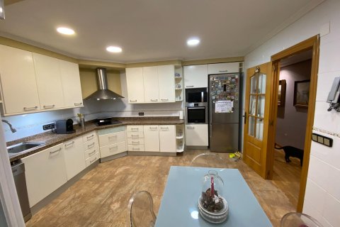 Apartment for sale in Alicante, Spain 4 bedrooms, 196 sq.m. No. 165529 - photo 27