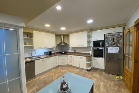 Apartment for sale in Alicante, Spain 4 bedrooms, 196 sq.m. No. 165529 - photo 24