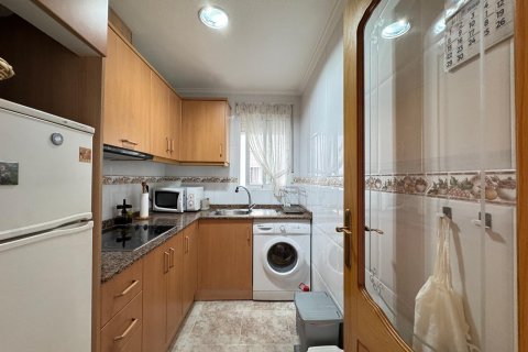 Apartamento en venta en Torrevieja, Alicante, España 2 dormitorios, 62 m2 No. 184217 - foto 11