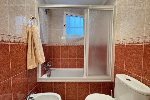 Apartamento en venta en Torrevieja, Alicante, España 2 dormitorios, 62 m2 No. 184217 - foto 6