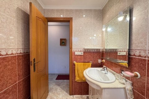 Apartamento en venta en Torrevieja, Alicante, España 2 dormitorios, 62 m2 No. 184217 - foto 9