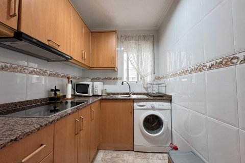 Apartamento en venta en Torrevieja, Alicante, España 2 dormitorios, 62 m2 No. 184217 - foto 12