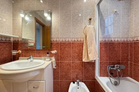 Apartamento en venta en Torrevieja, Alicante, España 2 dormitorios, 62 m2 No. 184217 - foto 7