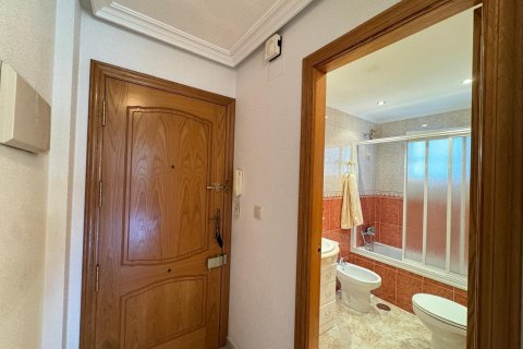 Apartamento en venta en Torrevieja, Alicante, España 2 dormitorios, 62 m2 No. 184217 - foto 3