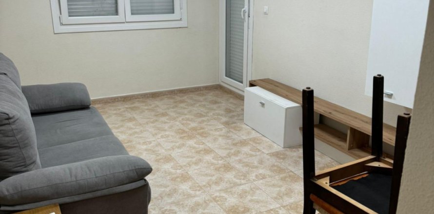 Apartment in Torrevieja, Alicante, Spain 2 bedrooms, 72 sq.m. No. 184213
