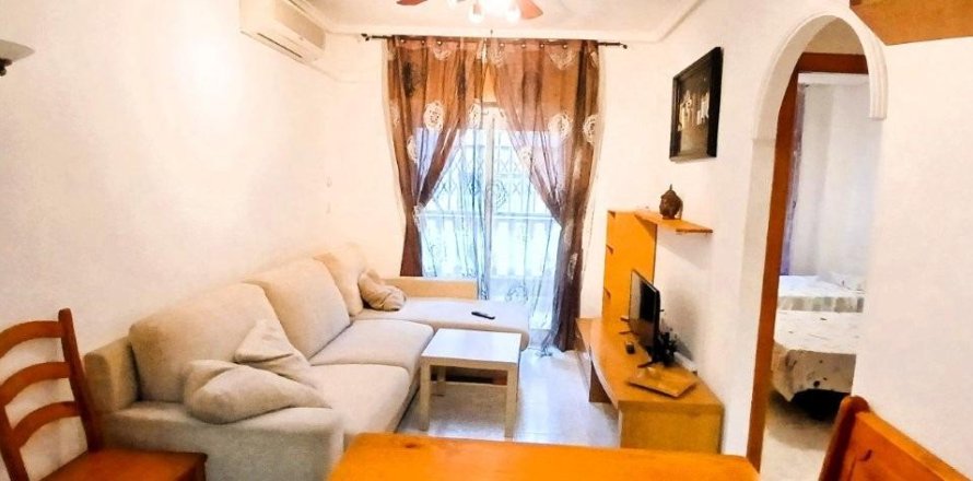 Apartment in Torrevieja, Alicante, Spain 2 bedrooms, 67 sq.m. No. 184216
