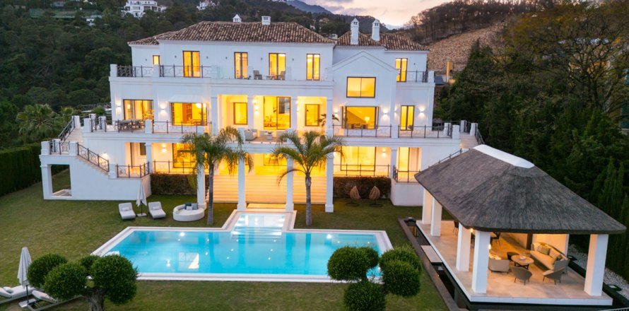 Villa a Benahavis, Malaga, Spagna 5 camere da letto, 1372 mq. N° 134982