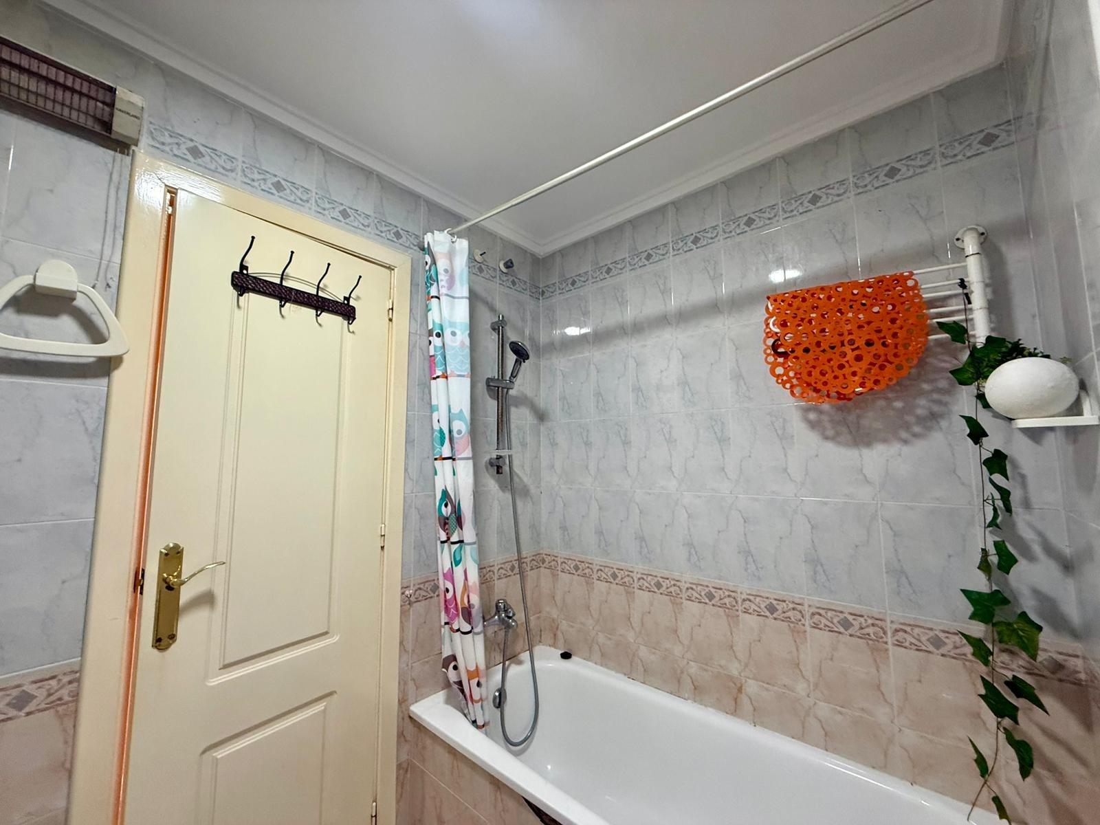 Apartment in Torrevieja, Alicante, Spain 2 bedrooms, 63 sq.m. No. 195178