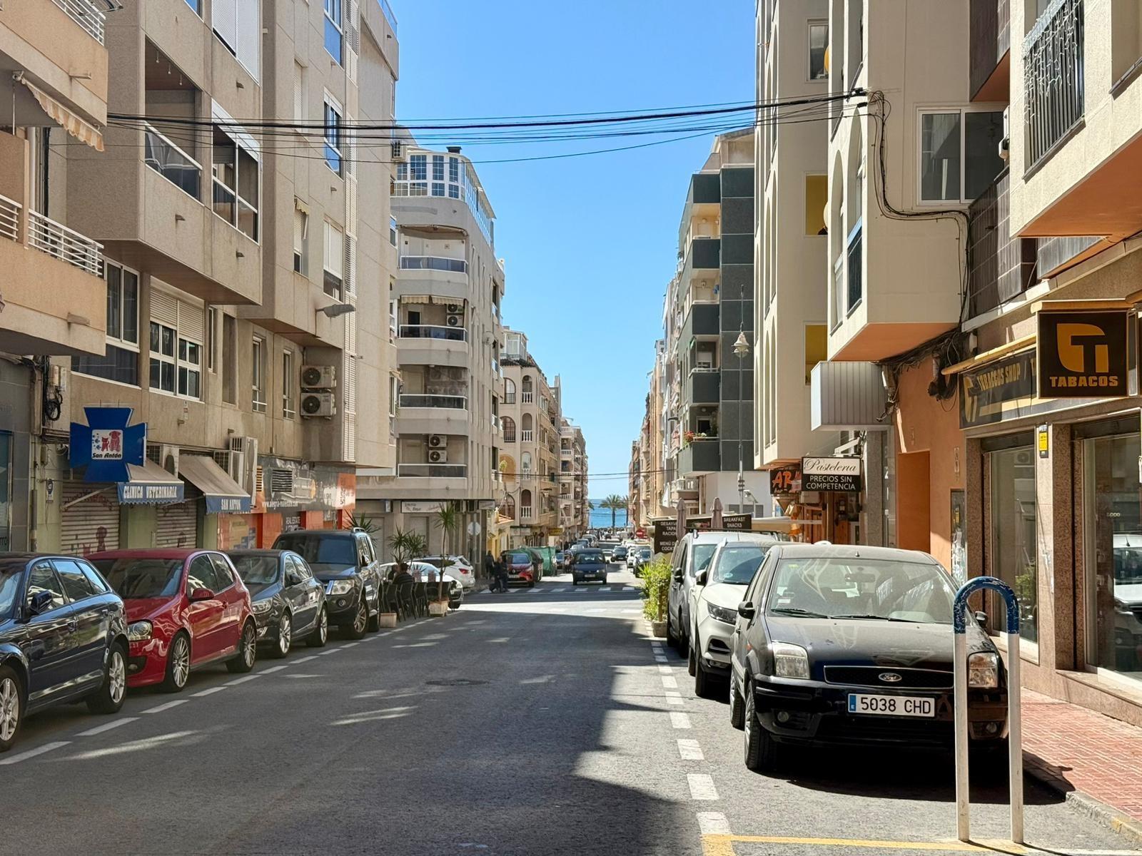 Apartment in Torrevieja, Alicante, Spain 2 bedrooms, 63 sq.m. No. 195178