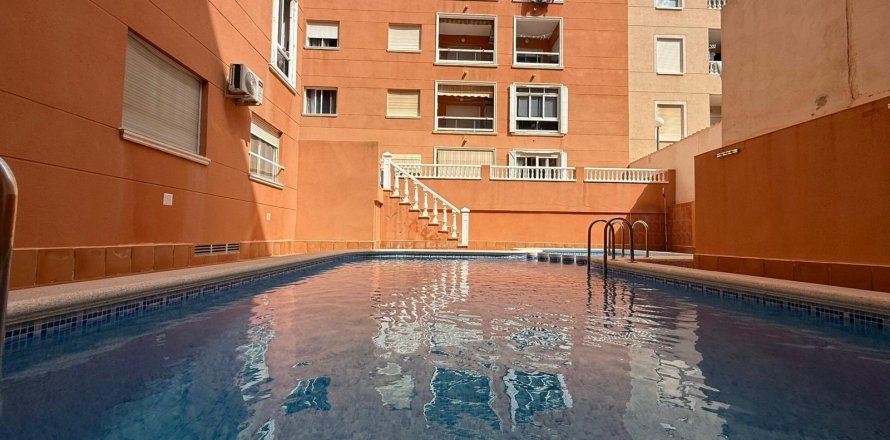 Appartamento a Torrevieja, Alicante, Spagna 2 camere da letto, 63 mq. N° 195178