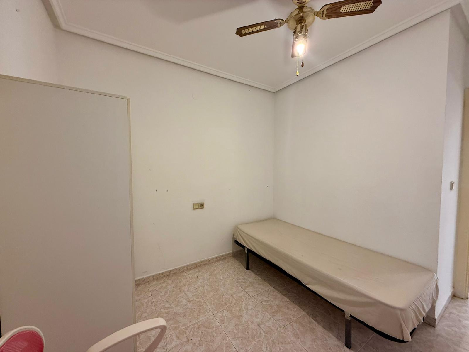Apartment in Torrevieja, Alicante, Spain 2 bedrooms, 63 sq.m. No. 195178