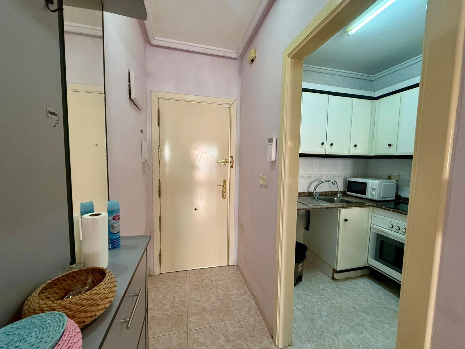 Apartment in Torrevieja, Alicante, Spain 2 bedrooms, 63 sq.m. No. 195178