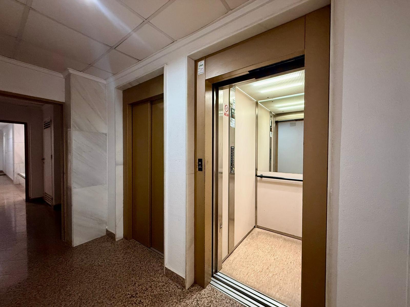 Apartment in Torrevieja, Alicante, Spain 2 bedrooms, 63 sq.m. No. 195178