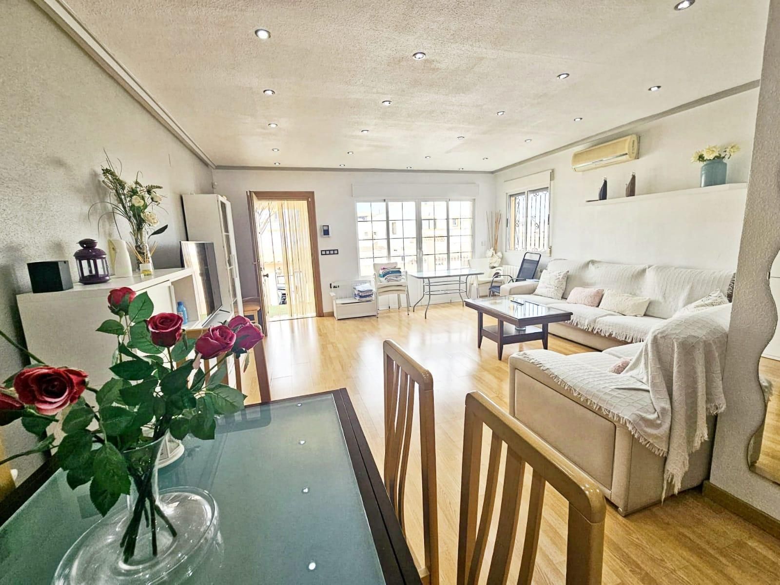Huoneisto Los Altos, Alicante, Espanja 150 m2 No. 195174