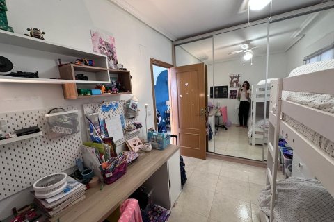 Apartment for sale in Guardamar del Segura, Alicante, Spain 2 bedrooms, 75 sq.m. No. 195179 - photo 15