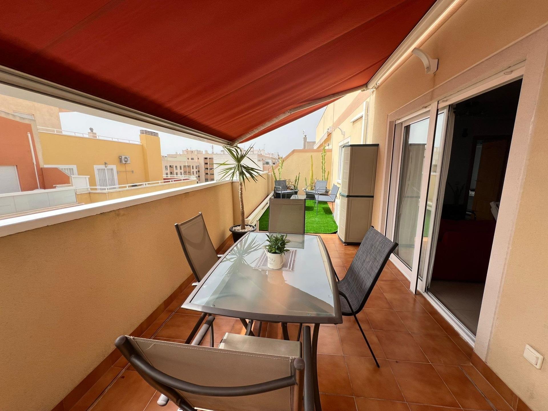 Ático en Torrevieja, Alicante, España 2 dormitorios, 75 m2 No. 182857