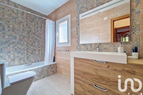 Dom w Badalona, Barcelona, Hiszpania 7 sypialni, 751 mkw. nr 153351 – zdjęcie 17