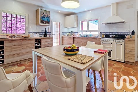 Dom w Badalona, Barcelona, Hiszpania 7 sypialni, 751 mkw. nr 153351 – zdjęcie 10