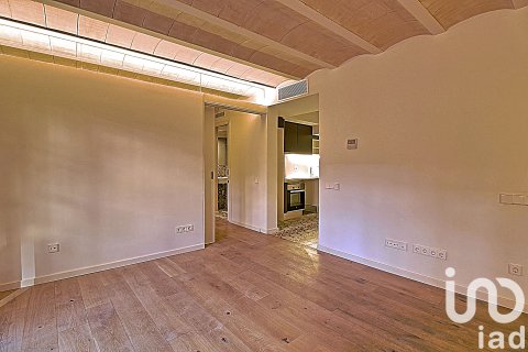 Huoneisto myytävänä Barcelona, Espanja, 2 makuuhuonetta, 81 m2 No. 153357 - kuva 8