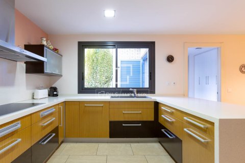 Huvila myytävänä Vallromanes, Barcelona, Espanja, 5 makuuhuonetta, 424 m2 No. 161436 - kuva 8