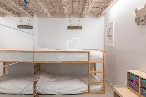 Lägenhet till salu i Barcelona, Spanien 3 sovrum, 155 kvm. Nr. 161437 - foto 25