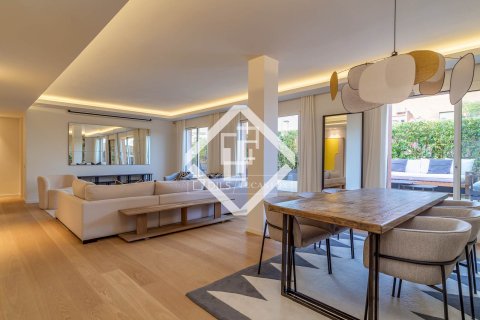 Lägenhet i Barcelona, Spanien 3 sovrum, 133 kvm. Nr. 161440