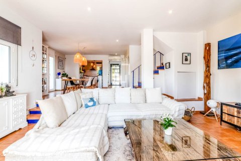 Villa for sale in Sitges, Barcelona, Spain 7 bedrooms, 290 sq.m. No. 161435 - photo 16