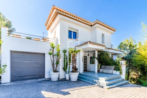 Villa for sale in Sitges, Barcelona, Spain 7 bedrooms, 290 sq.m. No. 161435 - photo 9