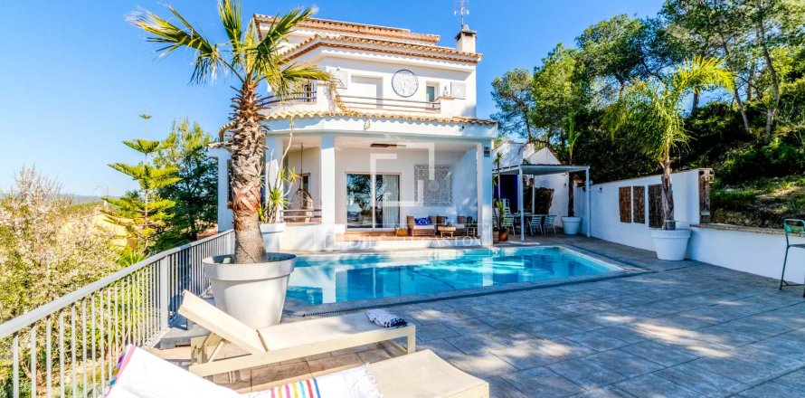 Villa in Sitges, Barcelona, Spain 7 bedrooms, 290 sq.m. No. 161435