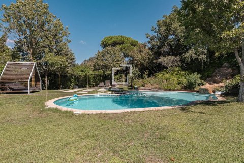 Villa zum Verkauf in Barcelona, Spanien 7 Schlafzimmer, 659 m2 Nr. 161439 - Foto 2