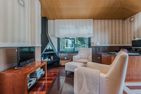 Villa zum Verkauf in Barcelona, Spanien 7 Schlafzimmer, 659 m2 Nr. 161439 - Foto 9