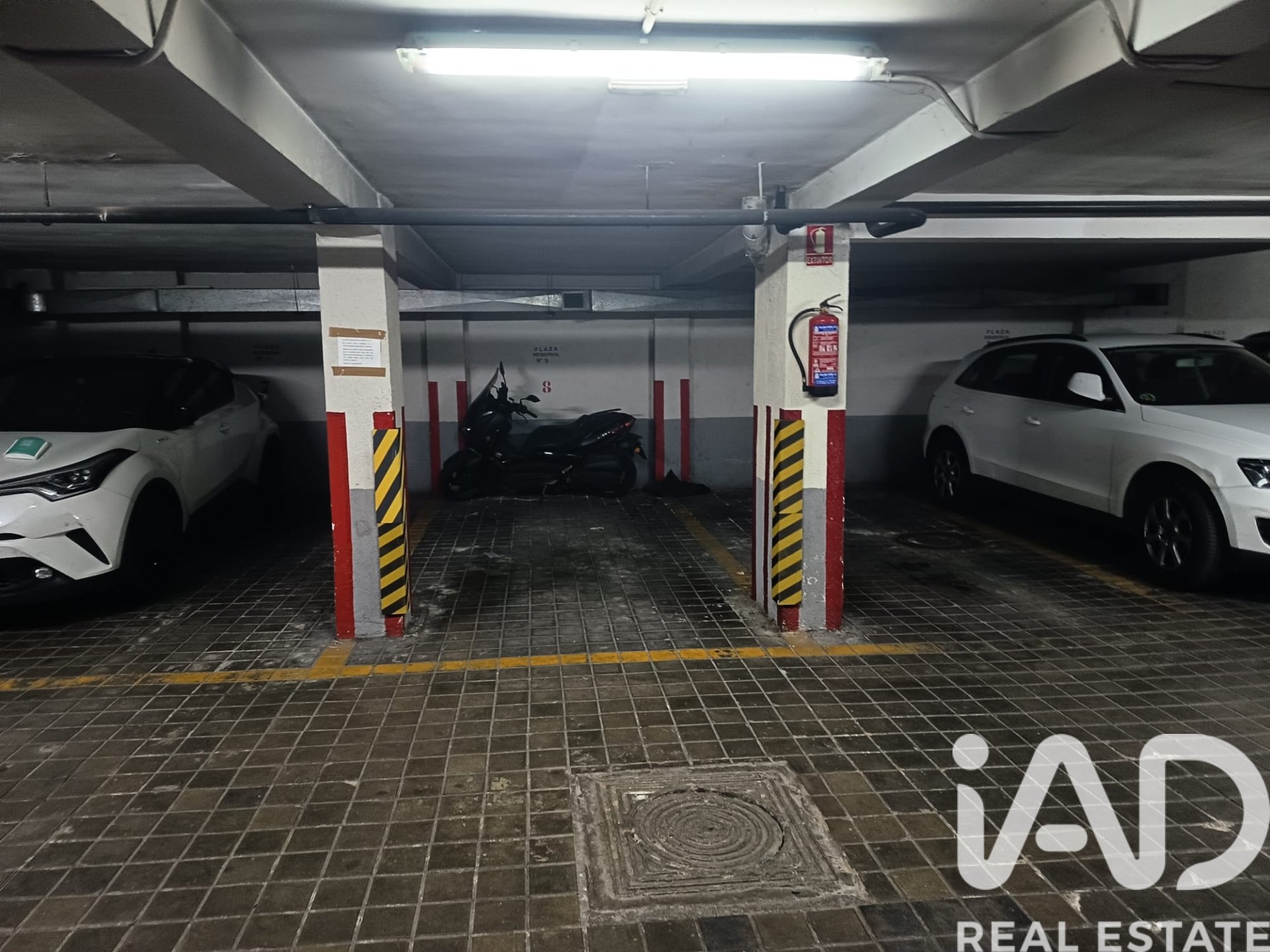Garage in Madrid, Spain No. 184666