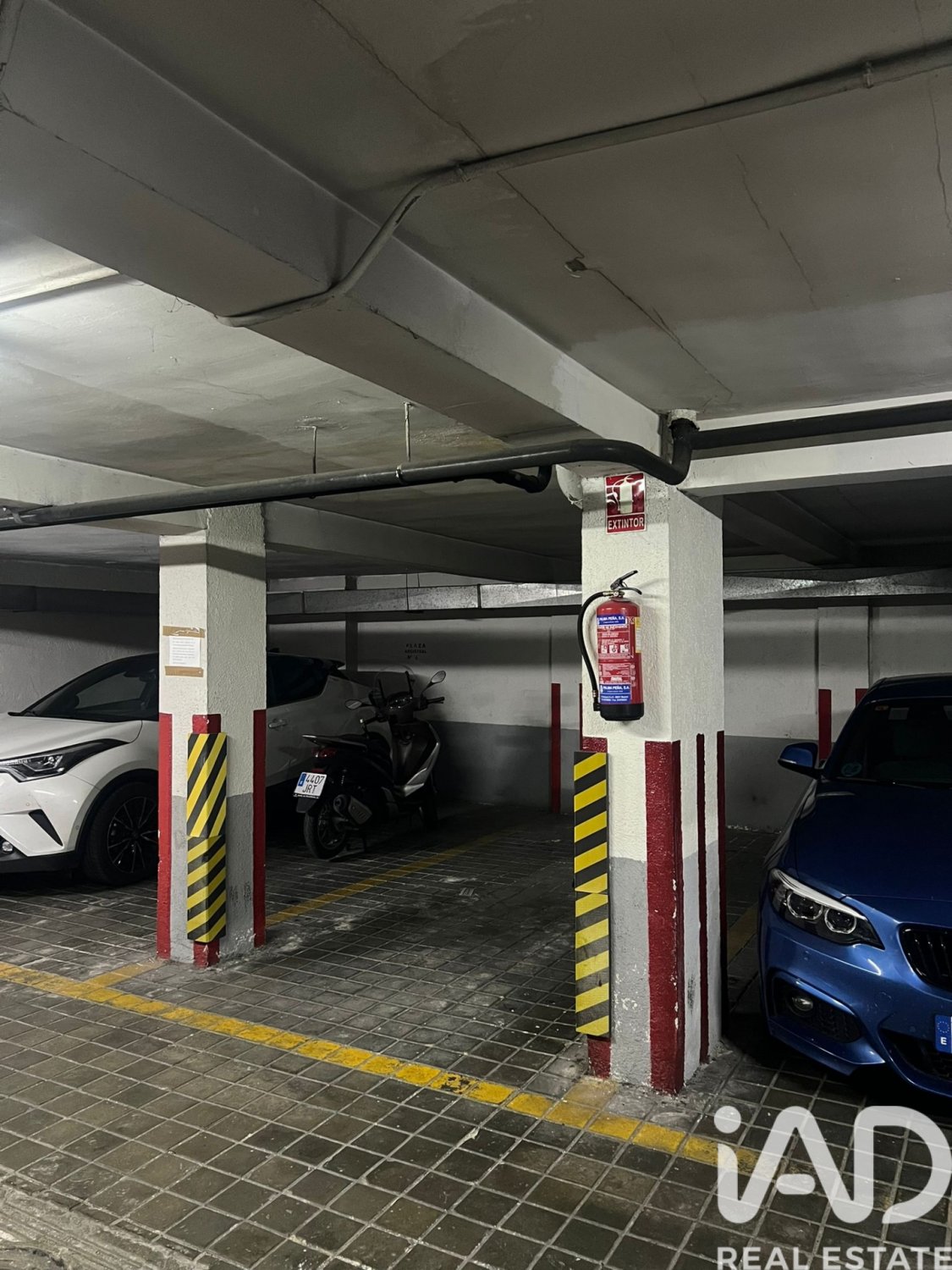 Garage in Madrid, Spain No. 184666