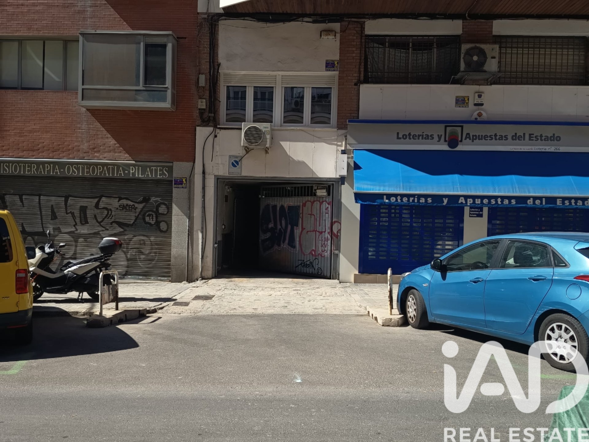 Garage in Madrid, Spain No. 184666