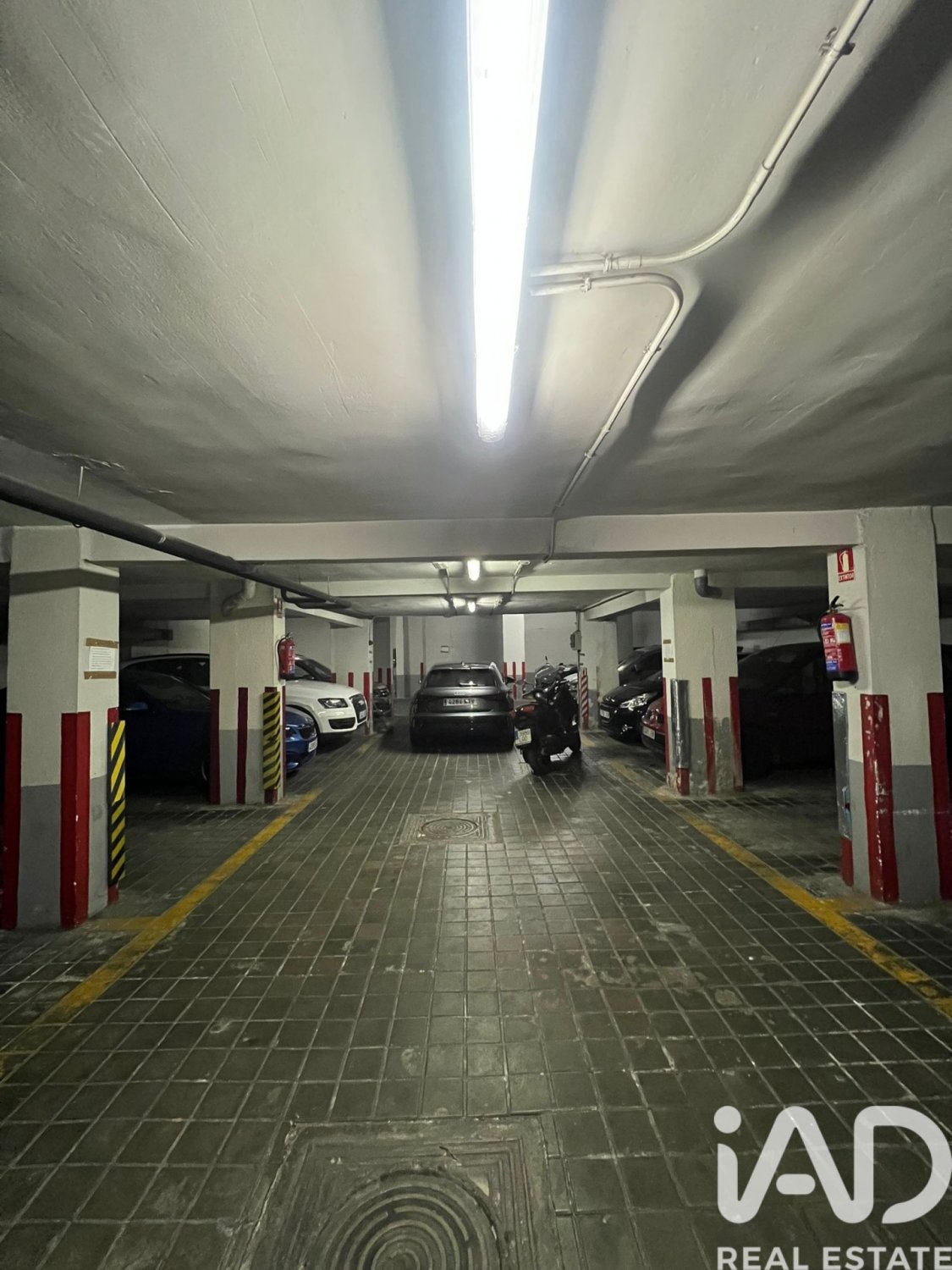 Garage in Madrid, Spain No. 184666