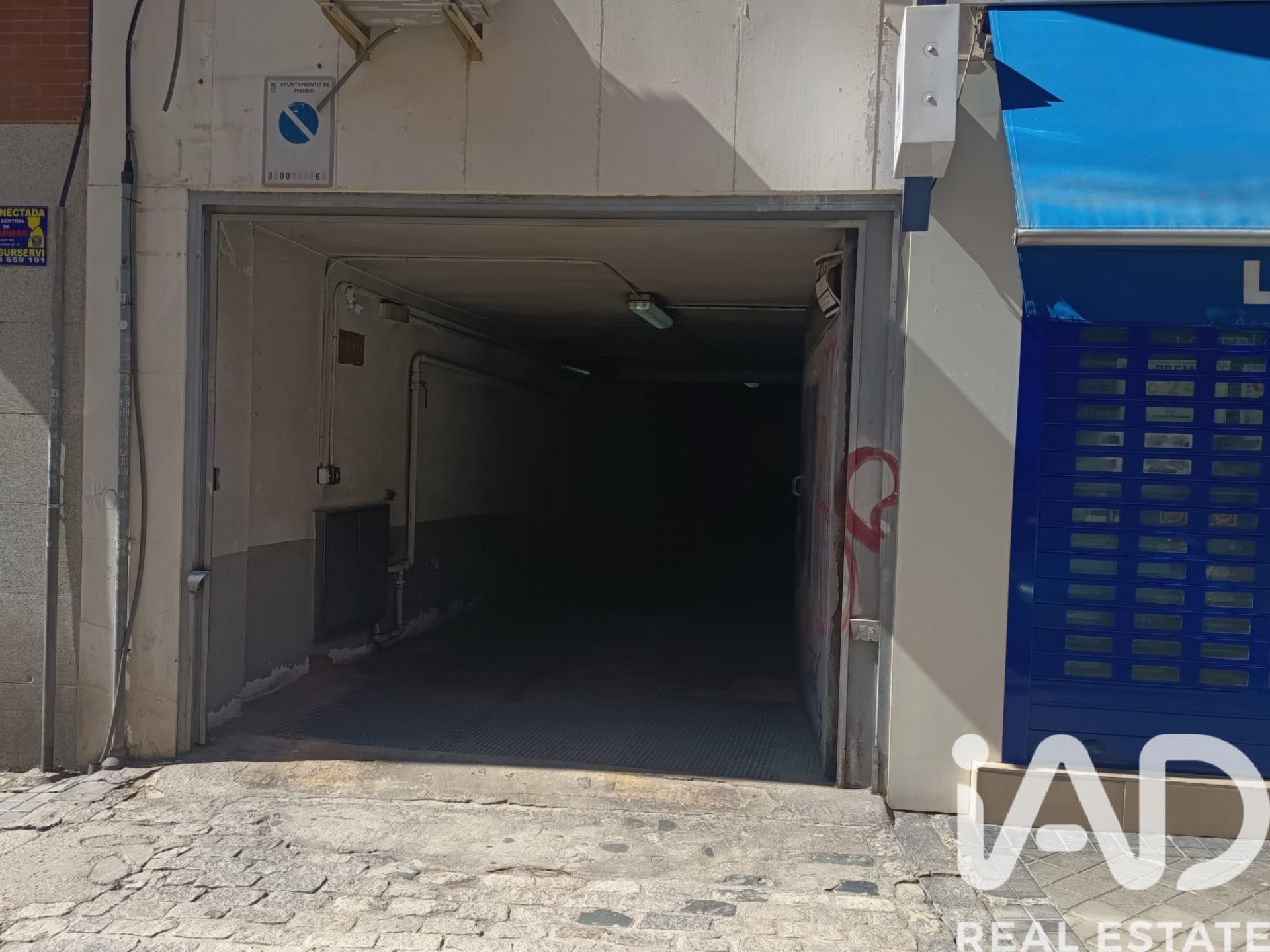 Garage in Madrid, Spain No. 184666