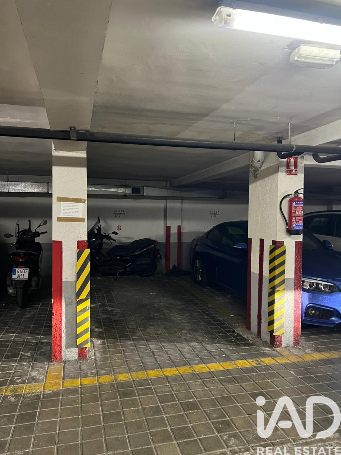 Garage in Madrid, Spain No. 184666
