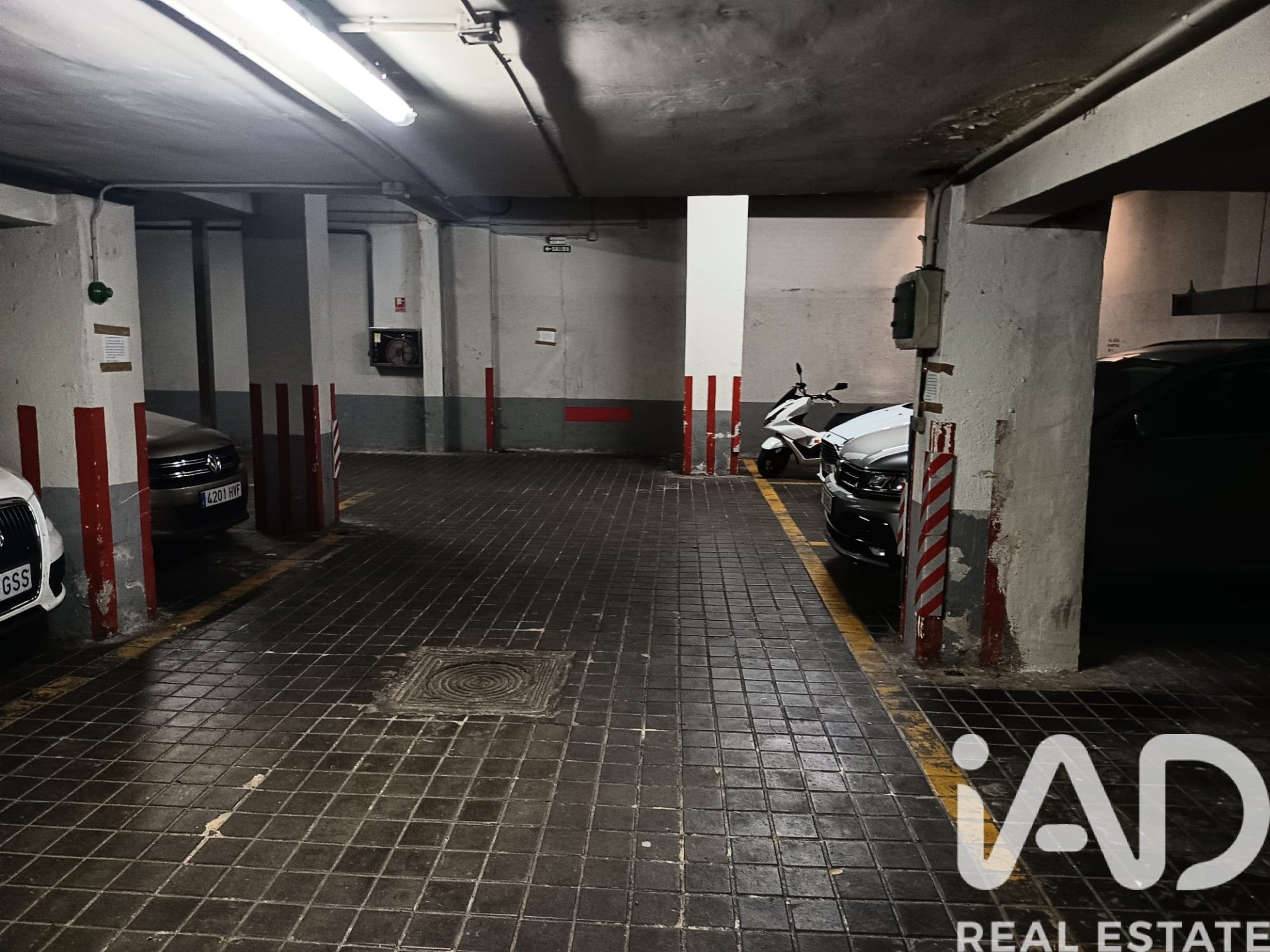 Garage in Madrid, Spain No. 184666