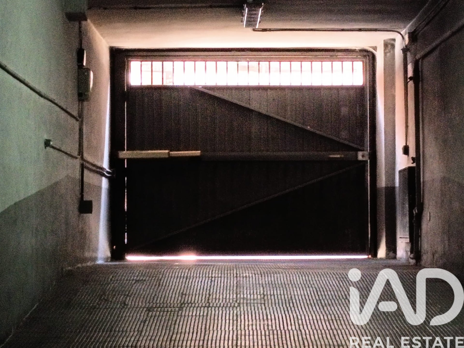 Garage in Madrid, Spain No. 184666