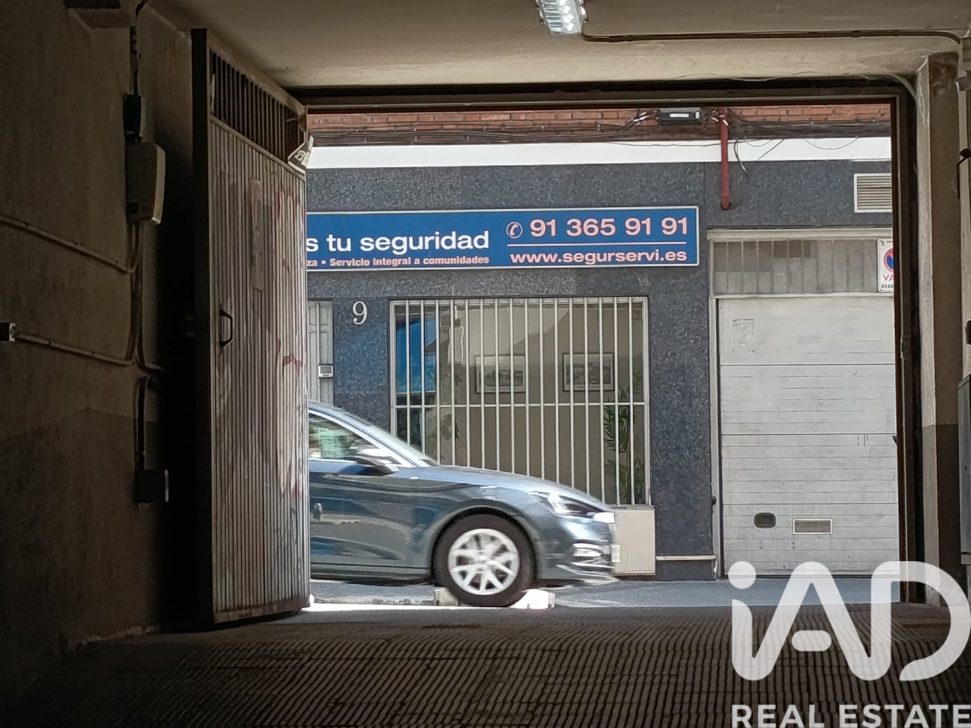Garage in Madrid, Spain No. 184666
