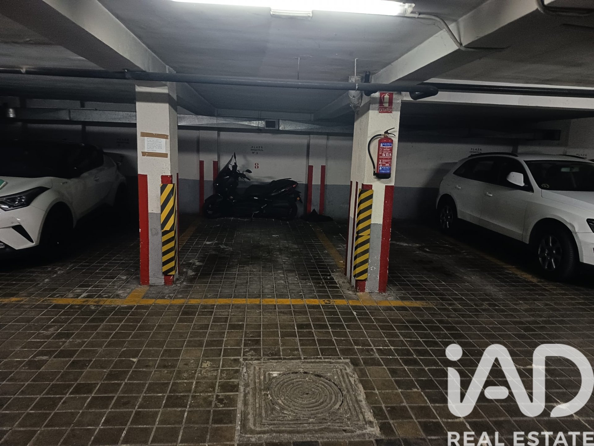 Garage in Madrid, Spain No. 184666