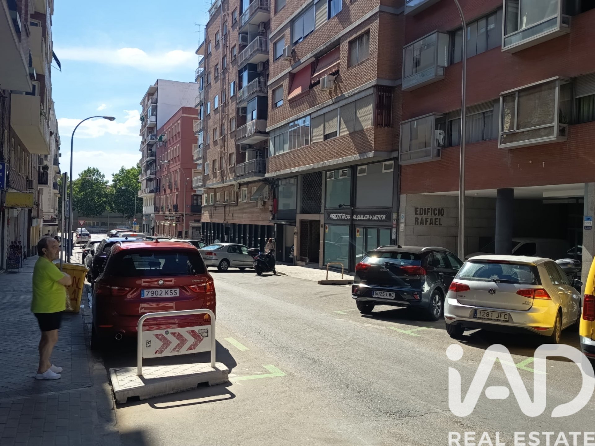 Garage in Madrid, Spain No. 184666