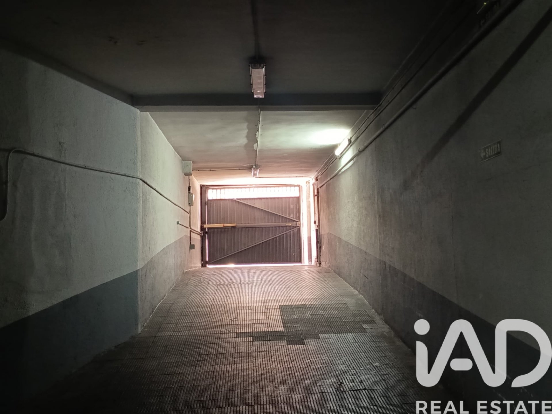 Garage in Madrid, Spain No. 184666