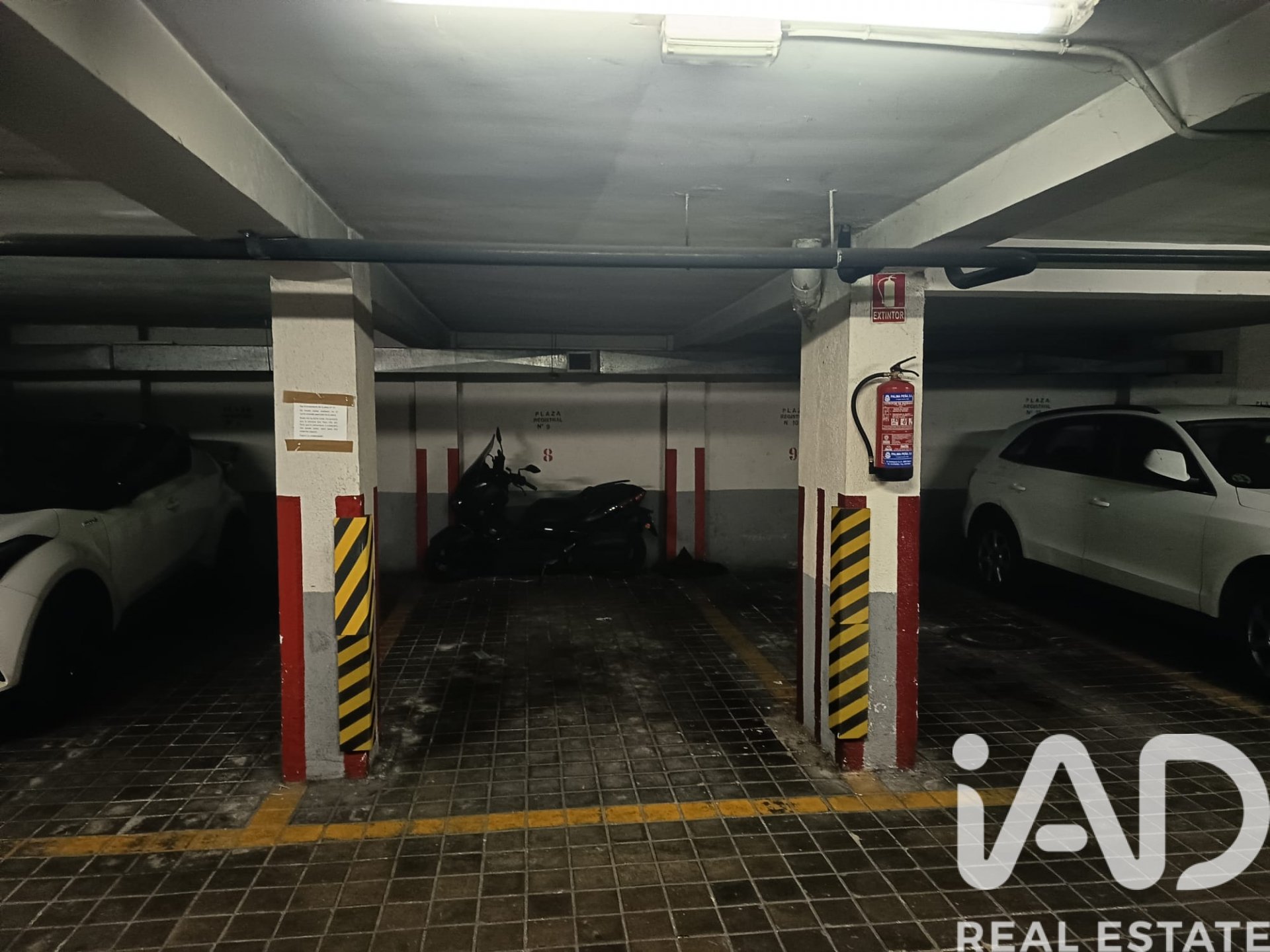 Garage in Madrid, Spain No. 184666