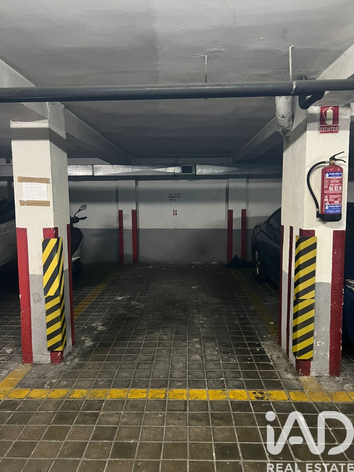 Garage in Madrid, Spain No. 184666