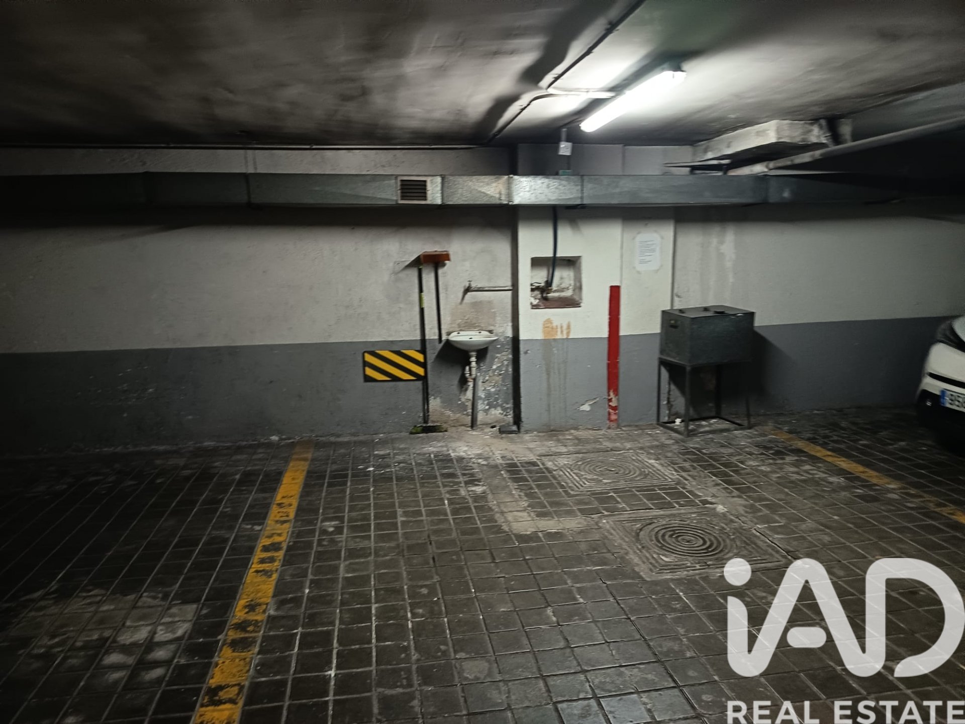 Garage in Madrid, Spain No. 184666