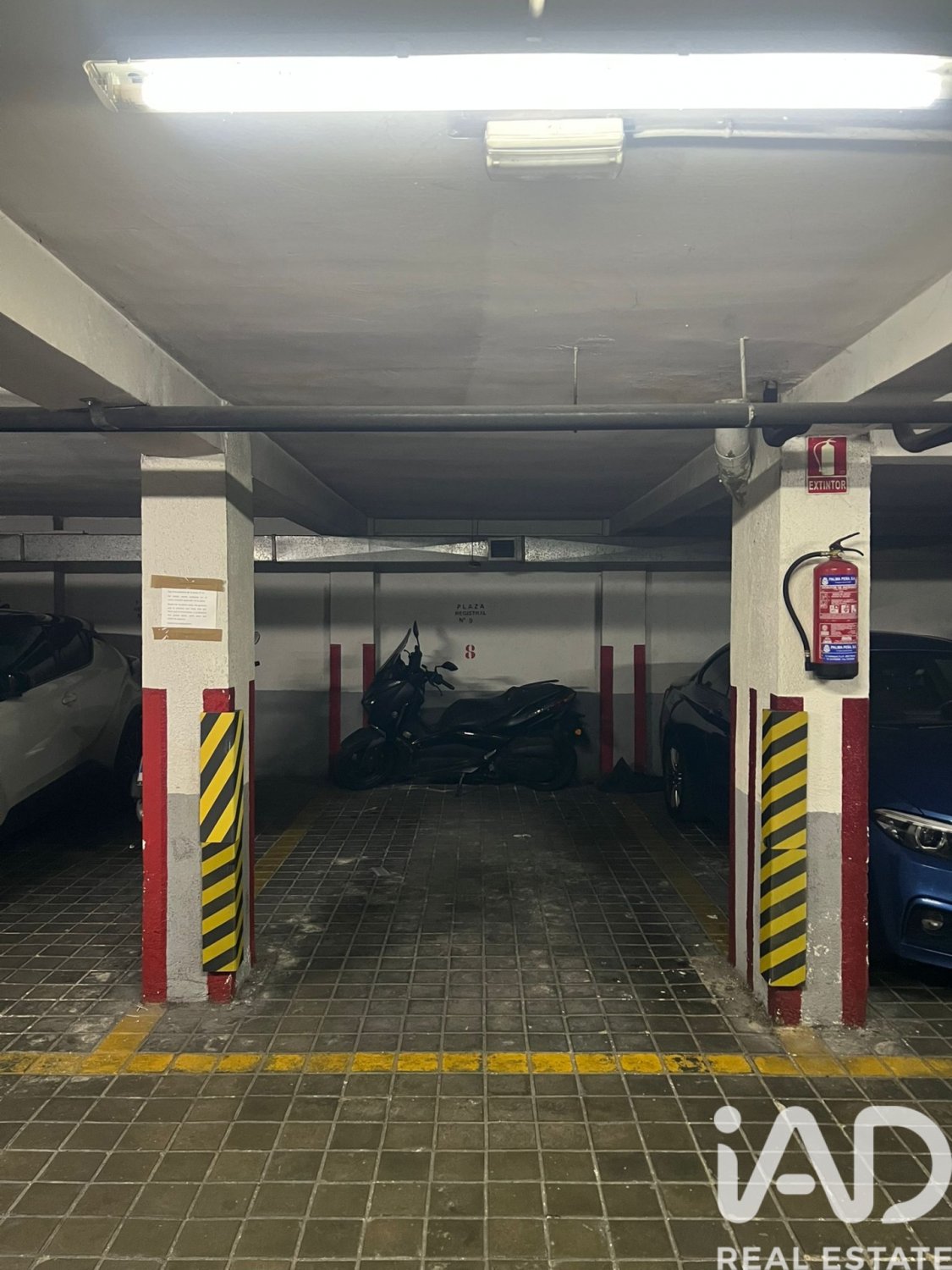 Garage in Madrid, Spain No. 184666