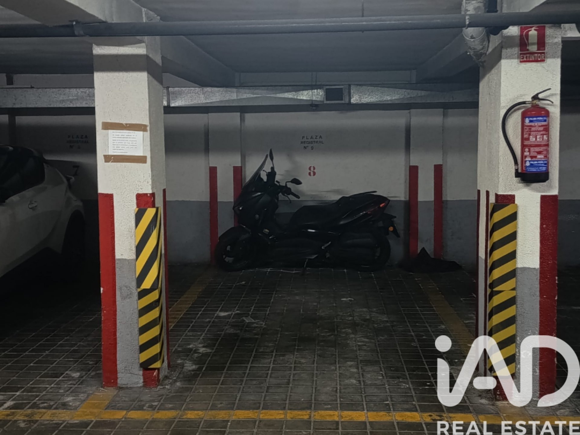 Garage in Madrid, Spain No. 184666