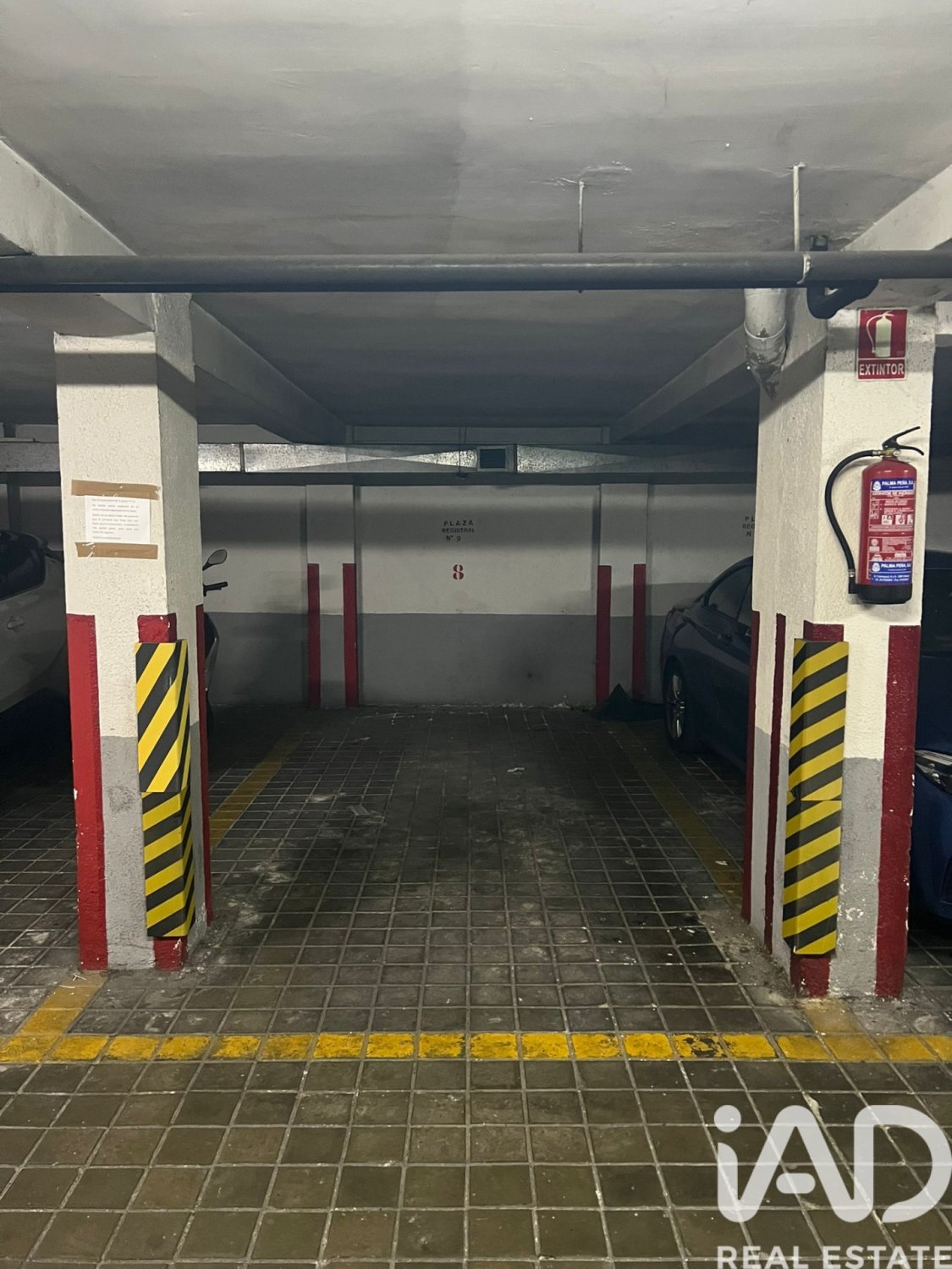 Garage in Madrid, Spain No. 184666