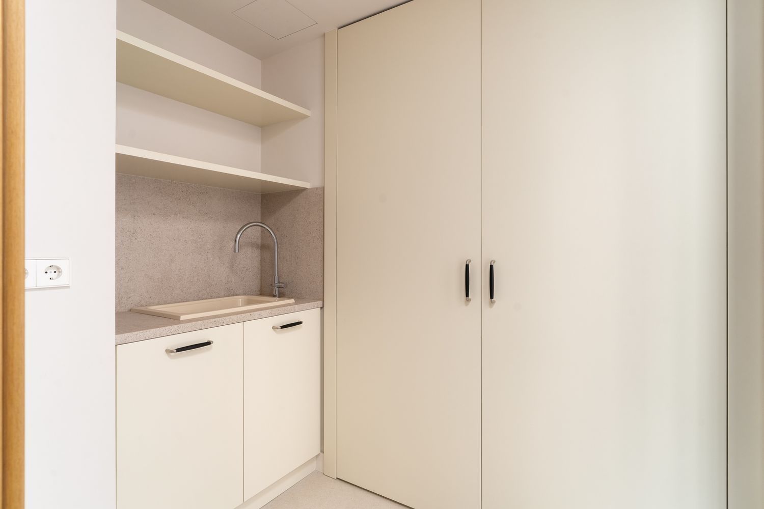 Huoneisto Barcelona, Espanja 4 makuuhuonetta, 201 m2 No. 160991